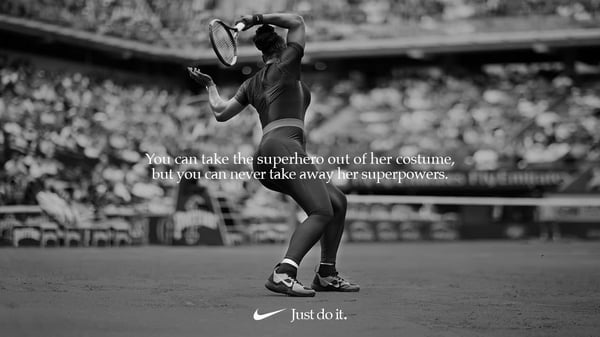 耐克（Nike）品牌图片，上面写着“您可以将超级英雄从她的服装中脱颖而出，但您永远都不能夺走她的超级大国”以及标语“随便做”